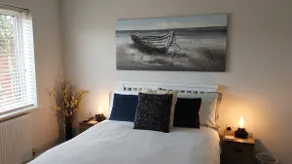 Whole seaside apt, stones throw to the new forest. - Image 4