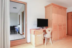 Apartment \"Kelderer Hof - Jaufen\" with Mountain View, Balcony, Garden & Wi-Fi - Image 5