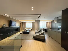 Luxury Lake View Duplex with Indoor Fireplace - Image 2