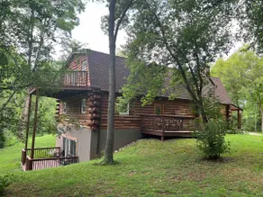 Stunning Log Home by Lake Geneva - Image 3