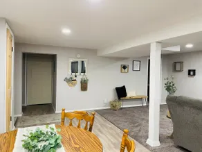 Fully renovated basement apartment - Image 3