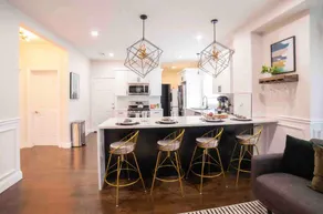 Boston Luxury Home, Free parking, 5 mins to the Casino, 10 minutes to airport. - Image 5