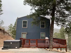 Lassie's Lodge - Three Bedroom Cabin - Image 2