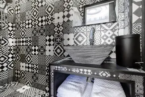 Beautiful refurbished luxurious designer apartment - Image 3