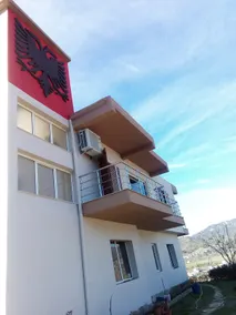 Eagle house - Image 2