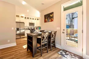 ⭐️ MODERN DURHAM RETREAT ⭐️ 🐕📚🏊‍♀️🏙🏥🛍🏟🍔🥂 CLOSE - Image 4