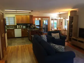 Perfect Location. Newer house- Kayaks, Bikes, Toys - Image 2