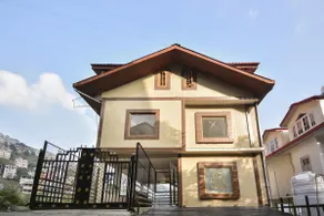 PALACE ON Woods 4bhk - Image 5
