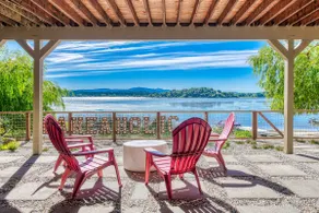 Superb lakefront getaway with spa, dock and views! - Image 4