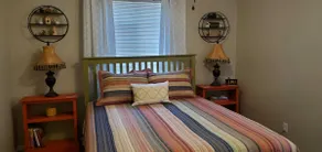 Mid-Century Artful Apt 1Bdrm 2nd Floor - Image 2