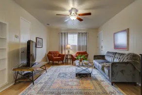 Stylish, roomy 2br in Tech Terrace with large yard - Image 3