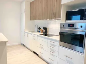 Cozy 1BR Condo w/ Insuite LDRY, Gym & Free Parking - Image 2