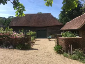 Grayswood Cowshed in stunning Grounds - Image 5