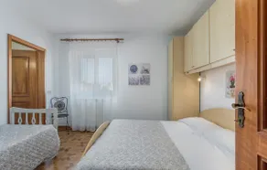 Apartment Orzan with Balcony and Sea View III - Image 2