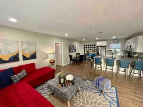 Casa Newcastle 3/2, Heated Pool, by Beach & Shops - Image 2
