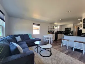 Conveniently located 3 bed in Bremerton with deck - Image 3