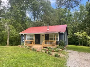 Cozy Cabin Tucked Away in the Woods Near Town! - Image 2