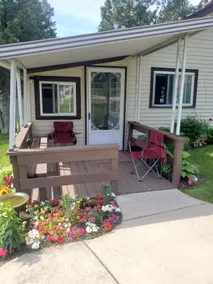 Cheerful Beachfront Cottage on Fonda Lake - Image 3