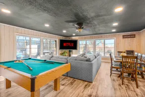 ★Minneapolis Oasis★Hot Tub w TV★Theater★Fire Pit★ - Image 2