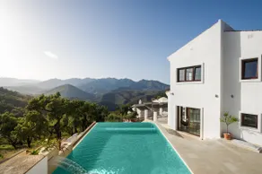 Exclusive 5* Villa - Image 4