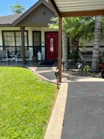 3 Bd/2 Ba open concept home with plenty of parking - Image 4