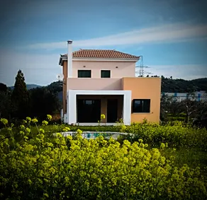 House with pool, garden and fireplace - Image 2