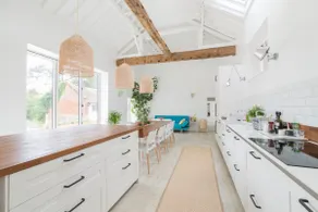Simple Coastal Luxury near Southwold sleeps 10 - Image 4