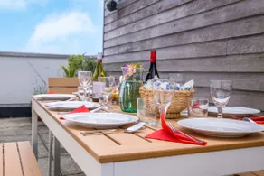 Host & Stay - Kingscote Townhouse - Image 4