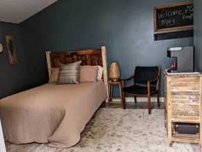 b-side @521: Tranquil Guest Suite - Image 4
