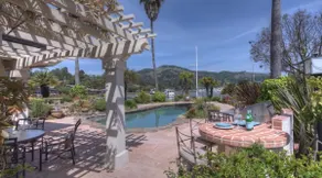 Luxury Tranquil Waterfront Haven w/Pool & Spa - Image 3