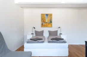 Studio Apartment Van Gogh IV - Image 2