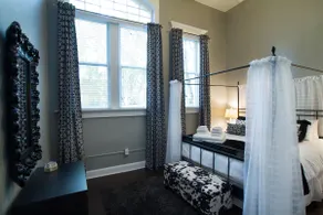 Spacious & Elegant Historic Flat in Downtown - Image 5