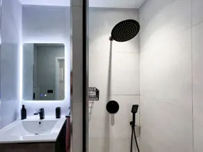 Luxury Pool Apartment near the Beach - Image 3
