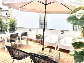 Romantic Cathedral SemiLoft + Community Rooftop! - Image 4