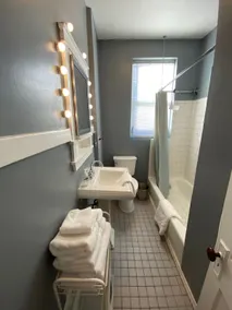 Southwest Garden Upstairs Unit 2W - Image 3