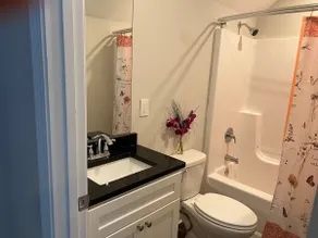 Spacious 4bd/3.5ba Family-Friendly House with Deck - Image 4
