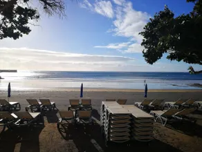 Alquilaencanarias-Medano Galte, terrace and beach - Image 4