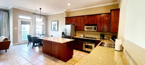 Stylish and spacious Shops at Legacy home - Image 5