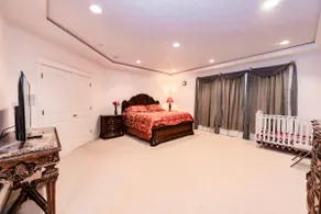 Huge Luxury Home with huge Deck near Powell Butte Park - Image 3
