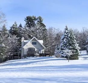 Charming four bedroom house on the hill - Image 3