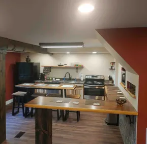 ⚓Captain Bill's Guest House and heated pool access⚓ - Image 2