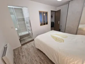 Downtown apartment with air conditioning and parking - Image 2