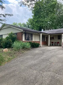Spacious Home, Quiet, near Airport - Image 3