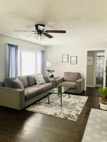Blue Door Bungalow - Image 2