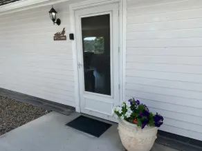 Naches Estates guest house with pool and view - Image 2