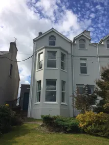 Lovely coastal 2 bedroom top floor apartment - Image 3