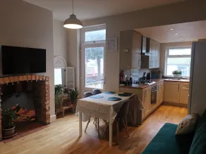 Central Derby pride park 4 bedrooms 7 beds -Spacious contractors large group -FREE PARKING - Image 2