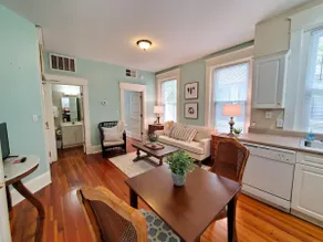 Historic Urban Downtown 1 Bedroom with Parking - Image 4