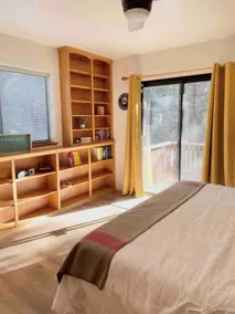 Cozy Chalet - heat+Fireplace WiFi Deck 2 King beds - Image 3