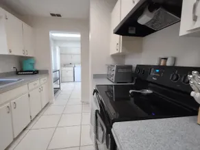 Cheerful 4 Bedroom Pet Friendly with Pool - Image 5